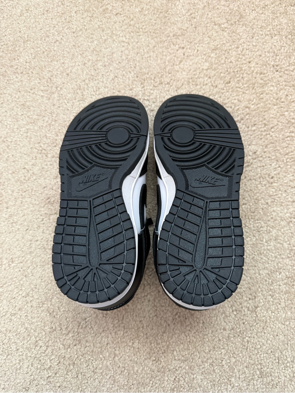 Nike Dunk Low Sneakers - Picture 4 of 5